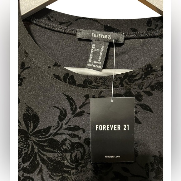 Forever 21 Black Floral Velvet Flocked Long Sleeve Top – Size Medium - Picture 2 of 4